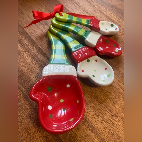 Temptations holiday ceramic measuring spoon set. - Picture 3 of 5